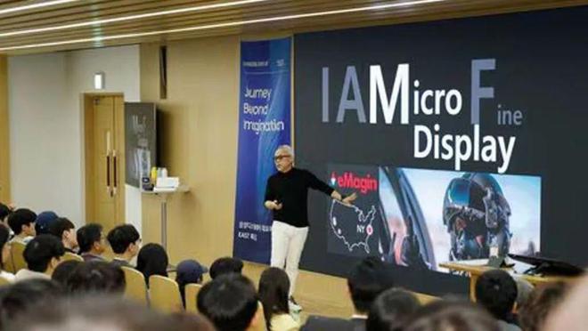 XR用MicroOLED技术三年后商业化；调查显示95%制造业受益于XR培训(图1)