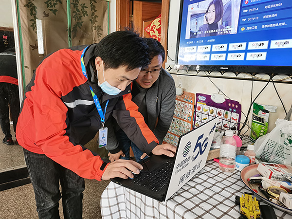 扎克伯格这款不会发售的新品又在探索 AI 眼镜的终极形态(图1)