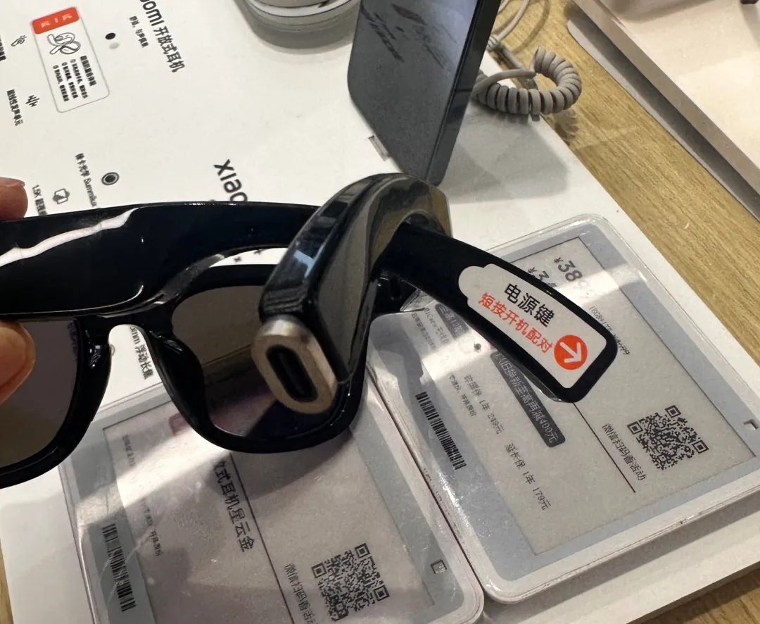 实测小米首款AI眼镜！1999元带来的体验如何？市场蛋糕能否做大？(图2)