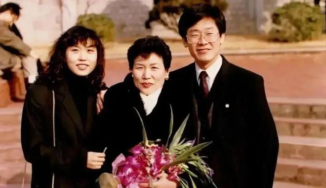 李在明和老婆一起亮相新的第一夫人叫金惠景比金建希温柔漂亮(图4)