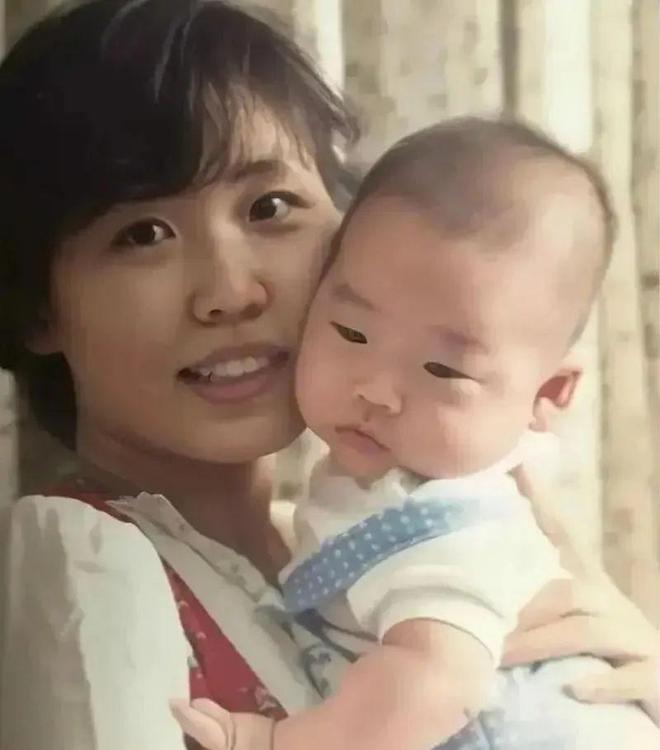 李在明和老婆一起亮相新的第一夫人叫金惠景比金建希温柔漂亮(图10)