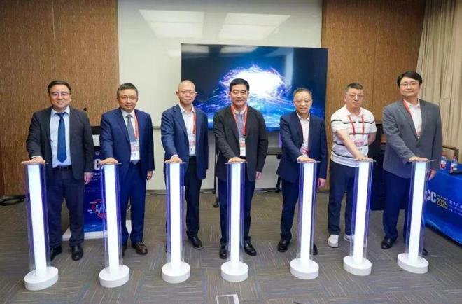 循证聚智大咖云集｜首个国产介入手术机器人多中心临床研究启动(图1)