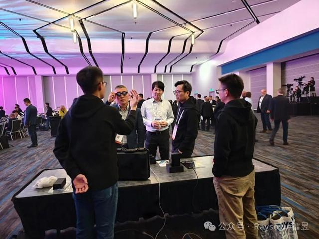 SID 2025｜镭昱018cc全球最小全彩Micro-LED光引擎及AR眼镜方案惊艳亮相(图3)