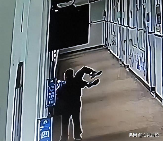 反转！向老师滋水后续监控画面曝光父亲行为被怒骂太恶心人(图1)