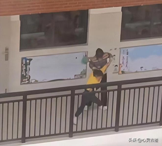 反转！向老师滋水后续监控画面曝光父亲行为被怒骂太恶心人(图10)