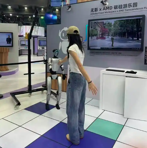 中国蓝观察丨2025云栖大会来了！AI这次真的“落地干活”了(图6)