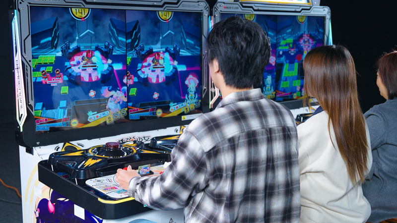 九游娱乐官方网站：华立科技全新卡片类游艺设备《炸弹少女》正式运营开启科技+IP新体验！(图2)