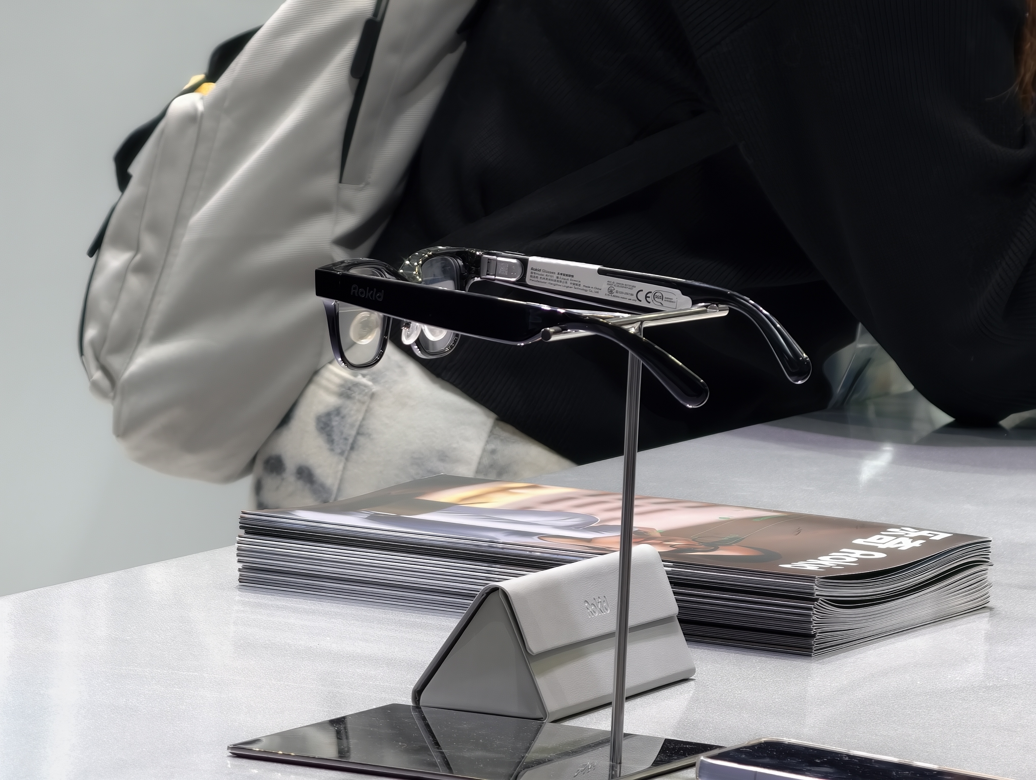 生产力、垂直赛道、硬件解法我在AWE看到了AI眼镜的三面并进(图2)