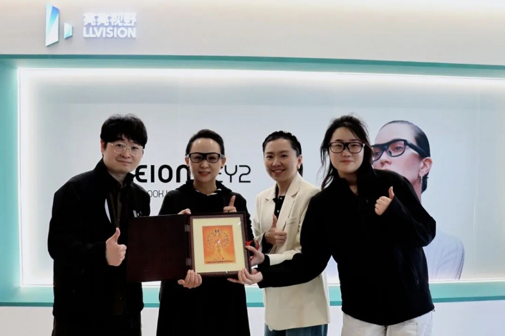 九游：从“无声”到“无碍”：邰丽华点赞亮亮视野Leion Hey2 AR眼镜架起沟通桥梁