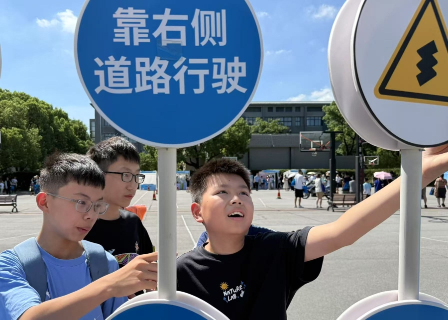 九游：@重庆市民春节玩AR互动游戏又有新去处
